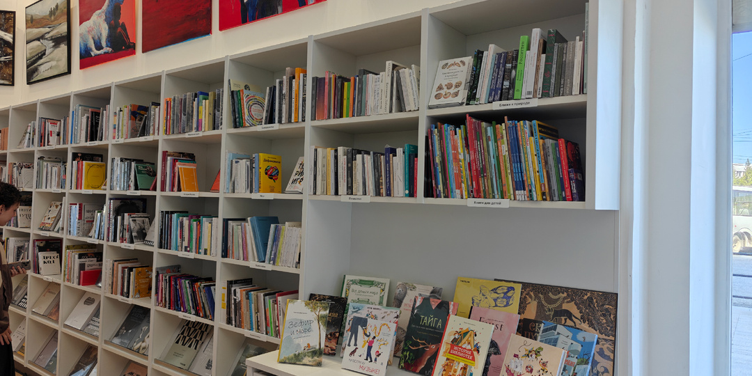 Новый книжный, супер люстра и интересные выставки