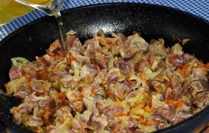 Куриные желудки с луком и морковью: тот самый рецепт, который заставит вас полюбить субпродукты