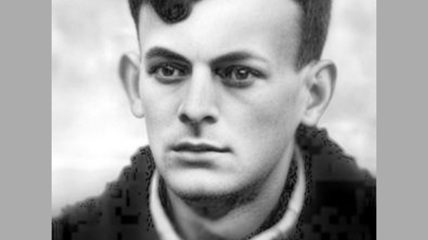 Булат Окуджава в 1944 году после демобилизации с фронта. Фото с интернета.