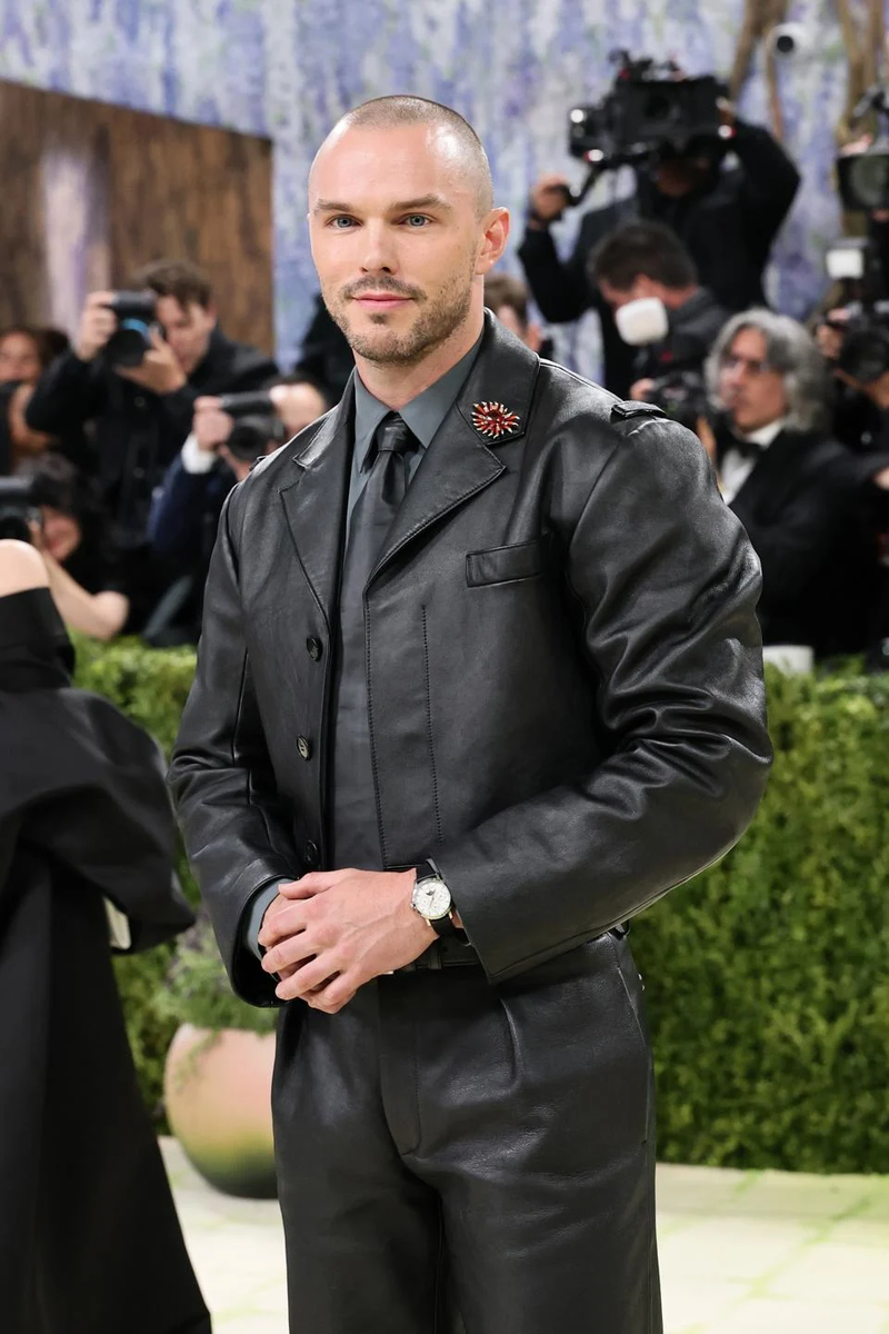Николас Холт на Met Gala 2026 (Источник: Соцсети)