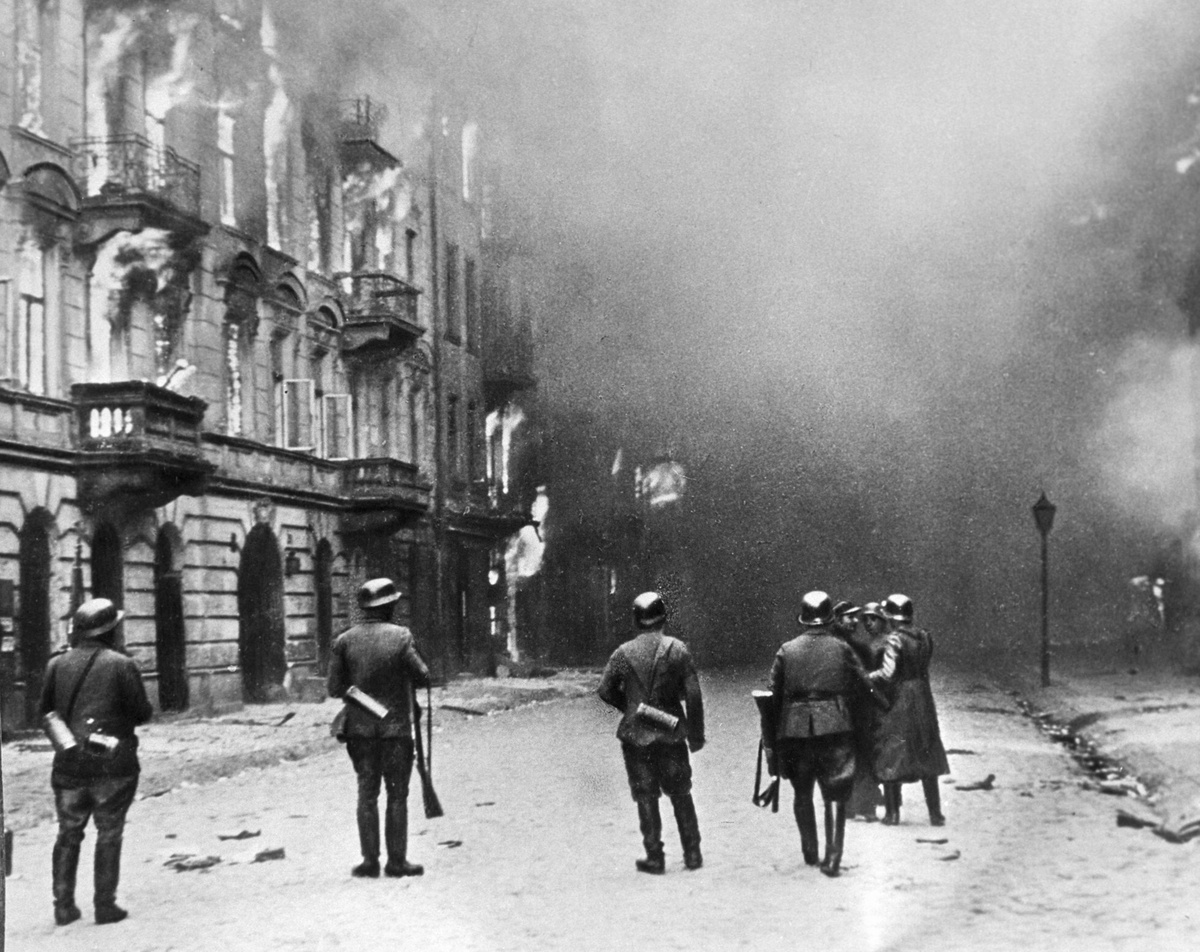    1 сентября 1939 года. Улицы Варшавы на кадре из фильма "Обыкновенный фашизм", студия "Мосфильм", режиссер М. Ромм./РИА Новости