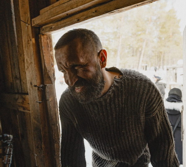 Иван Добронравов и Юлия Снигирь снялись в драме «Зимник»