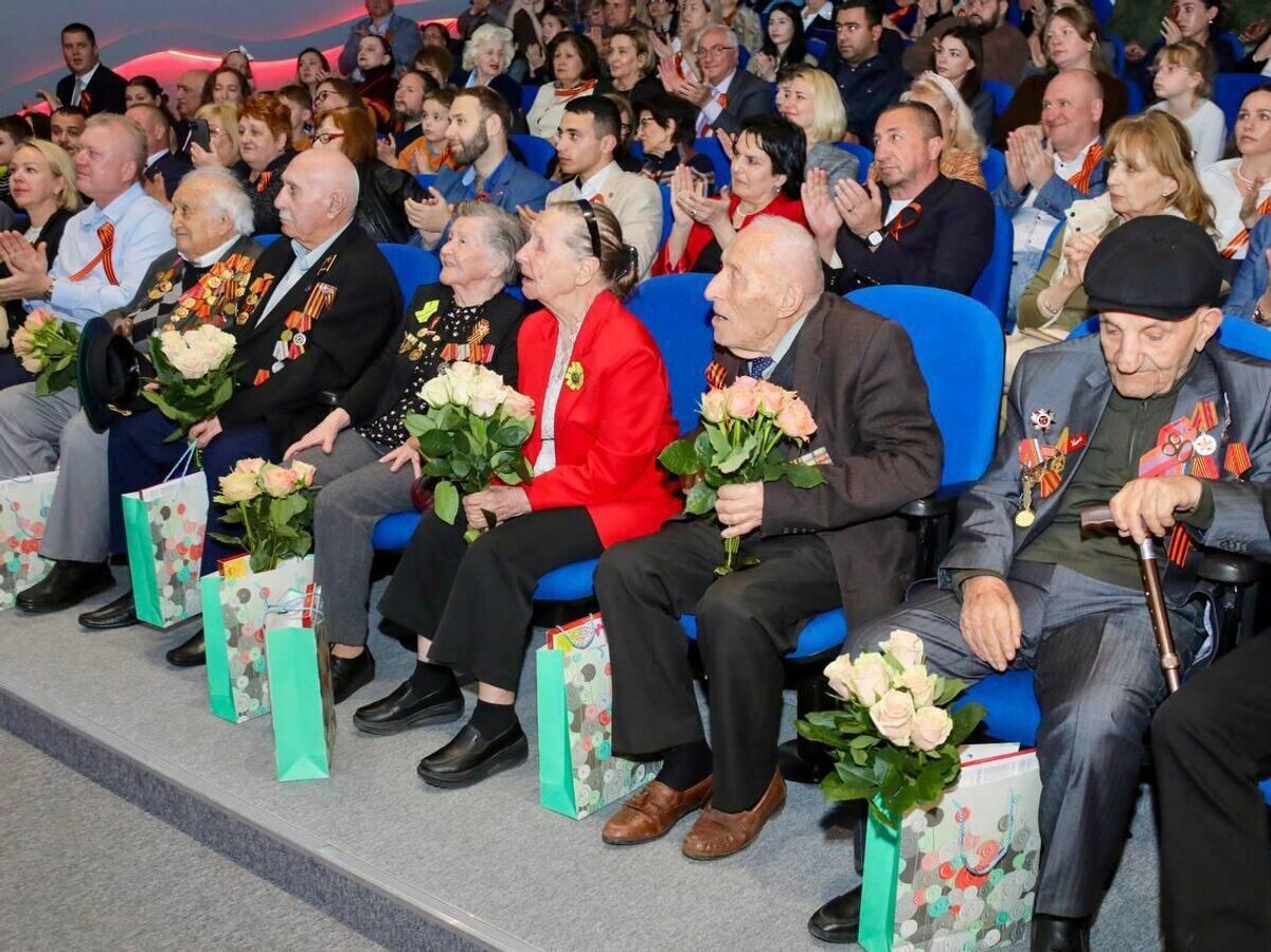    Праздничный концерт ко Дню Победы в Доме Москвы в Ереване | © Фото : КСООРС Армении/Telegram
