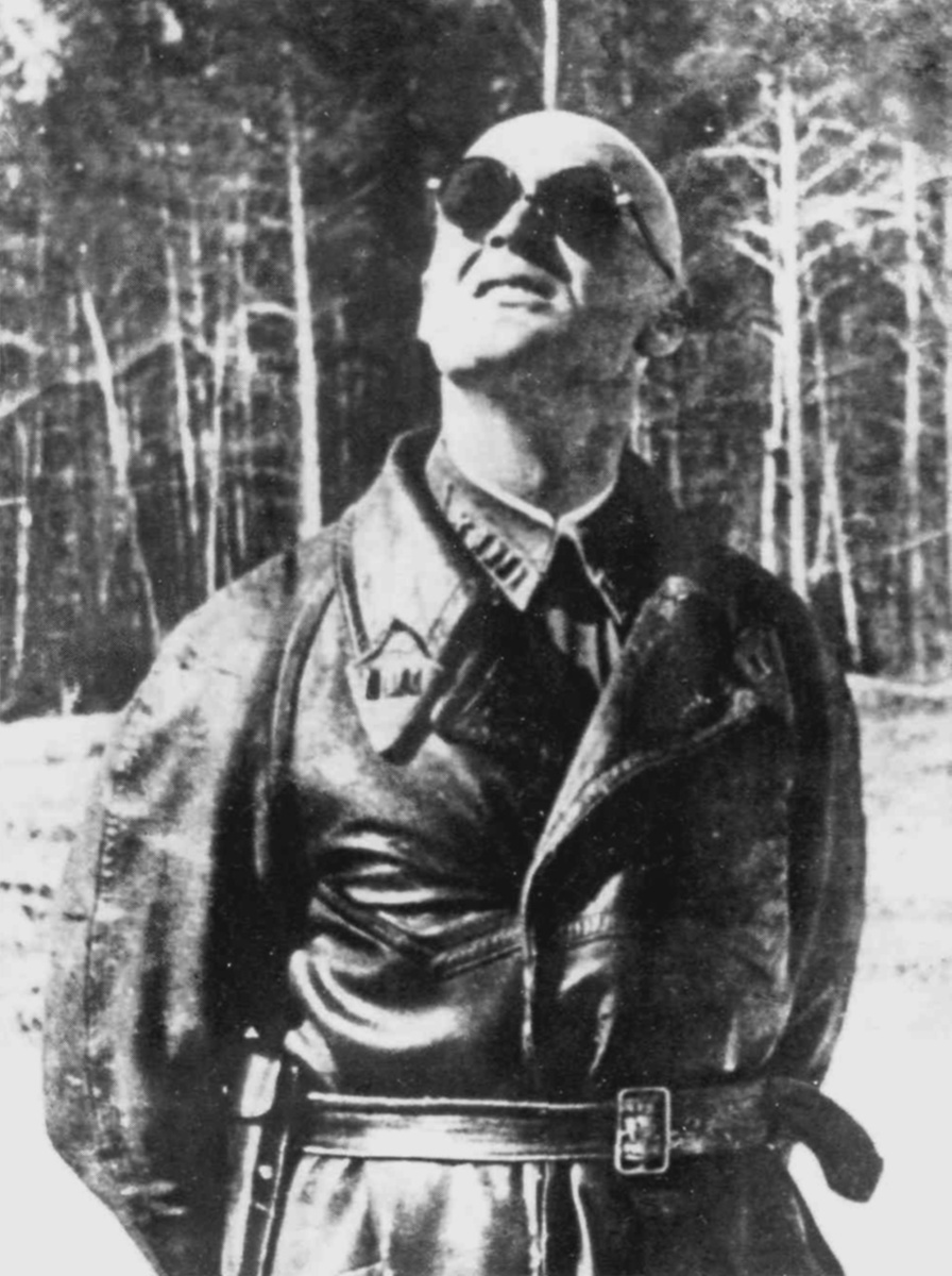 Первый командир 402-го ИАП полковник Петр Михайлович Стефановский (1903 – 1976 гг.) 