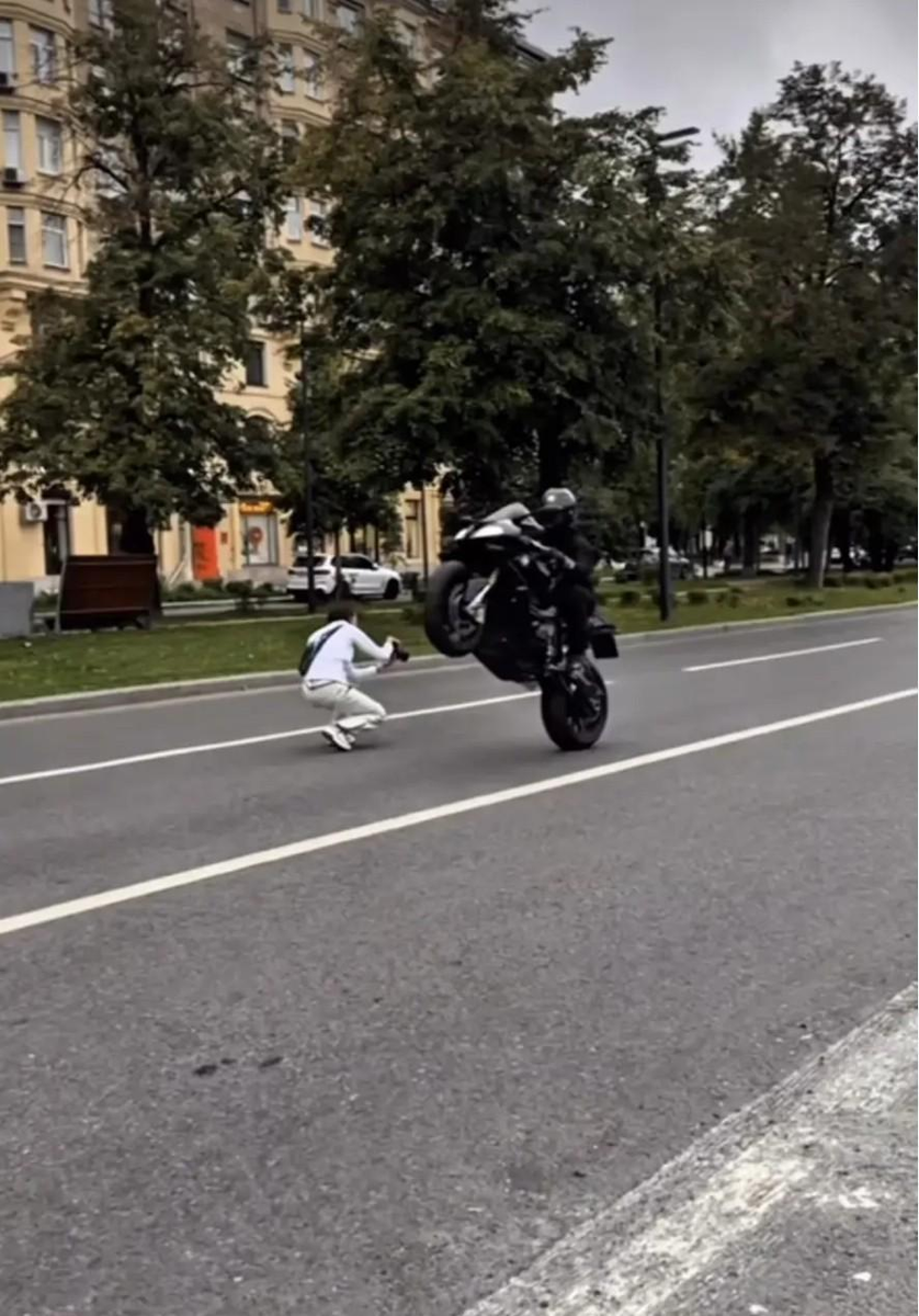 Ксения за работой.