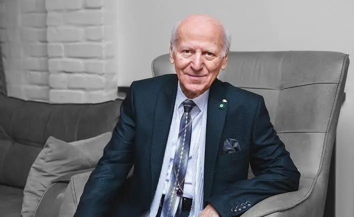 Амонашвили Шалва Александрович. В 1989—1991 годах был народным депутатом СССР, членом ВС СССР. 