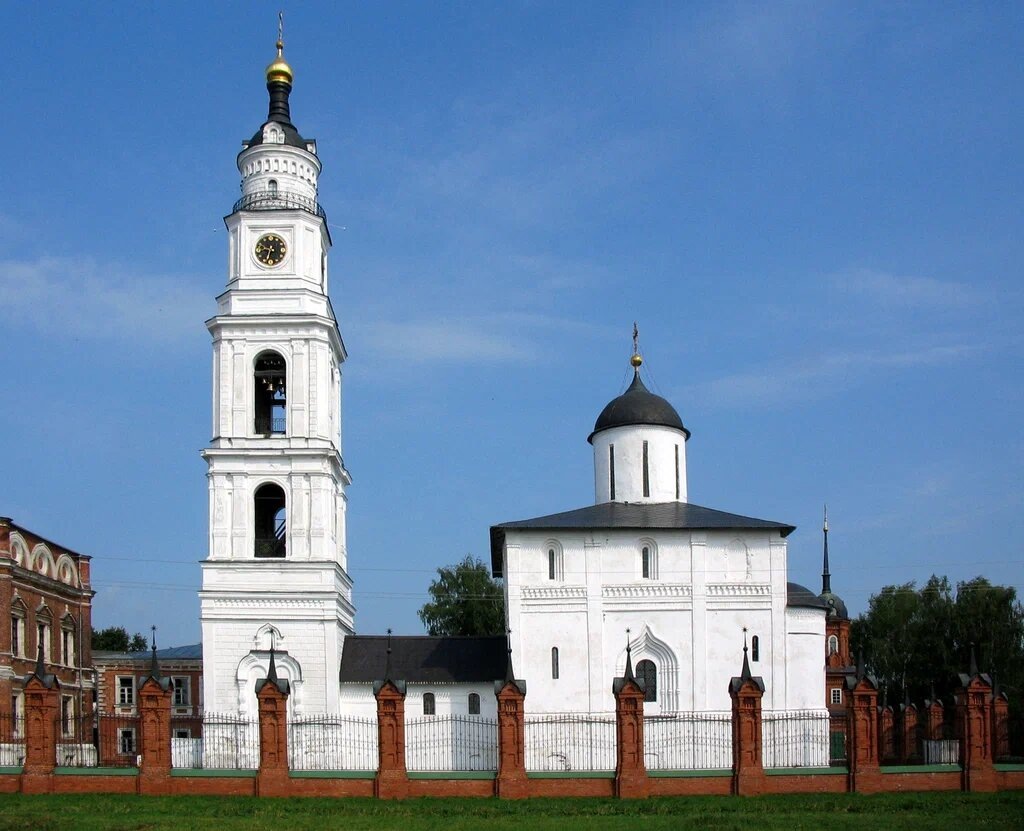 Колокольня и Воскресенский собор