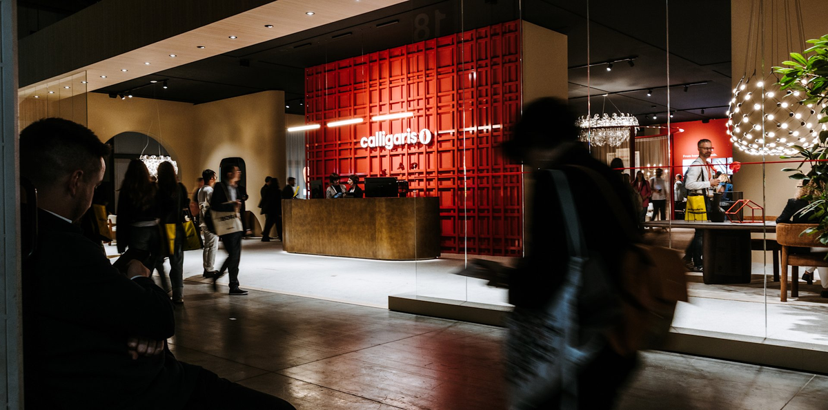 Стенд Calligaris на Salone del Mobile 2026 в Милане.