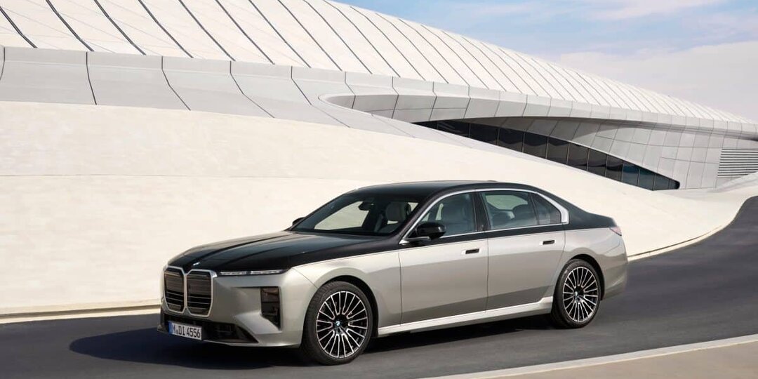 BMW представила обновленный 7 Series