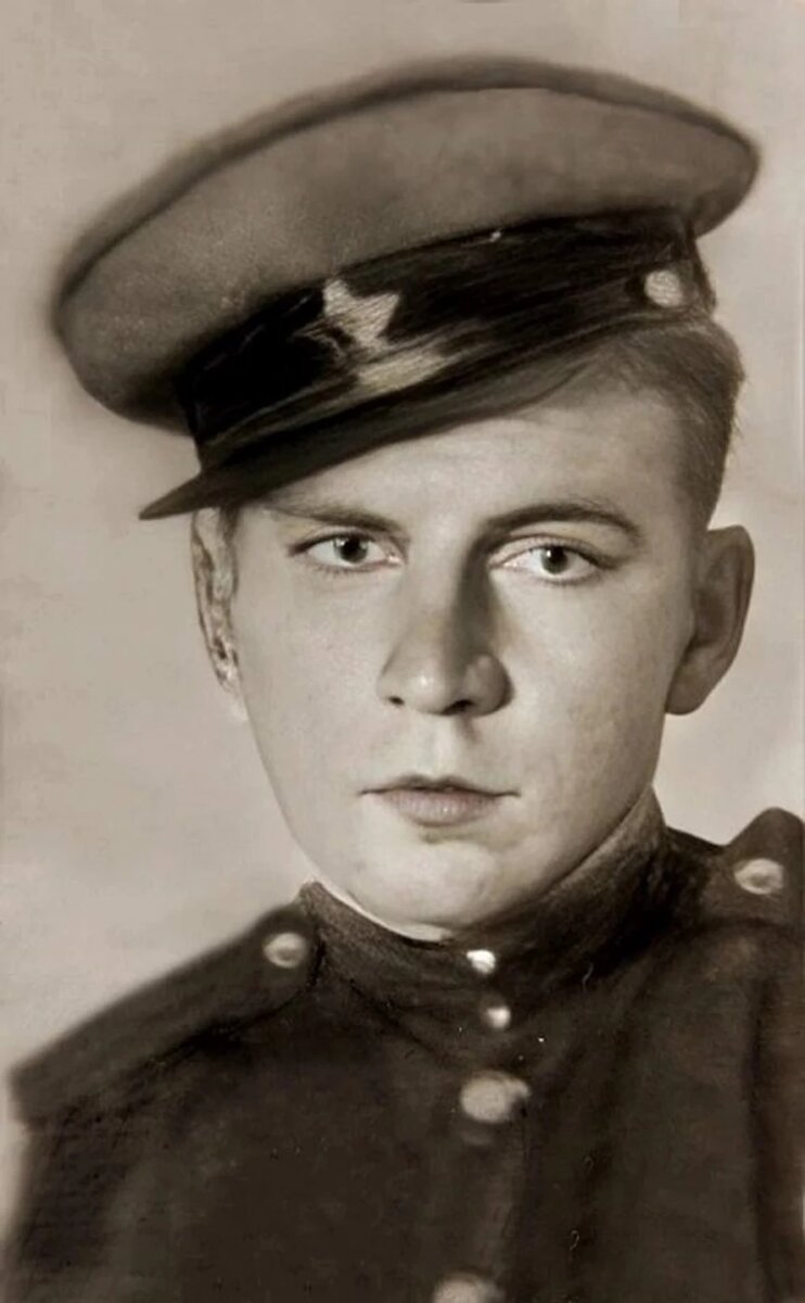  Евгений Алексеевич в 1943 году

