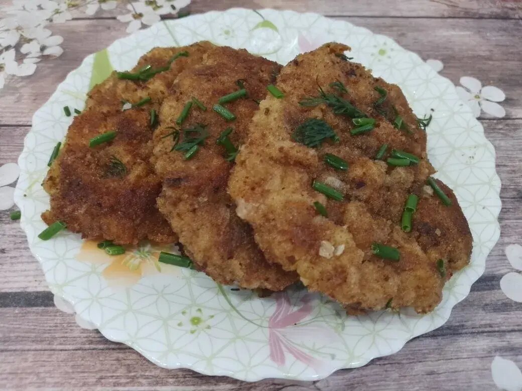 Отбивные из свинины в кляре и панировочных сухарях