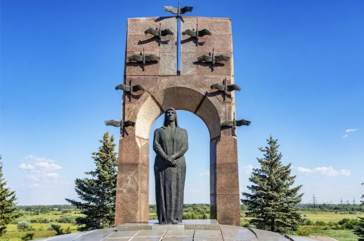 Мемориальный комплекс «Материнская доблесть» в поселке Алексеевка