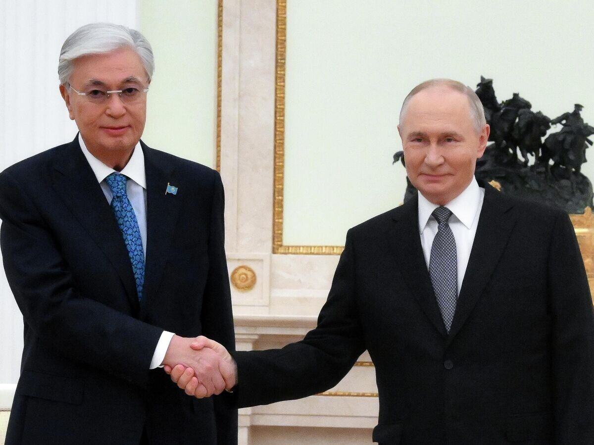    Президент РФ Владимир Путин и президент Казахстана Касым-Жомарт Токаев, находящийся в России с государственным визитом, во время встречи | © РИА Новости / Григорий Сысоев