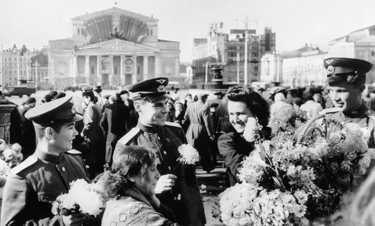 Москва. 9 мая 1945 . День Великой Победы.(ria.ru)