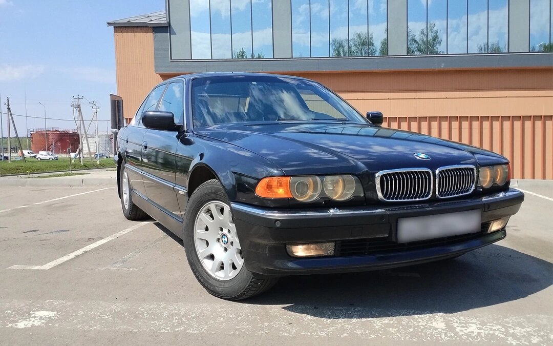 BMW 728i (Фото: Autonews)