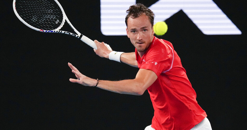 Российский теннисист Даниил Медведев сломал ракетку на турнире Masters в Риме