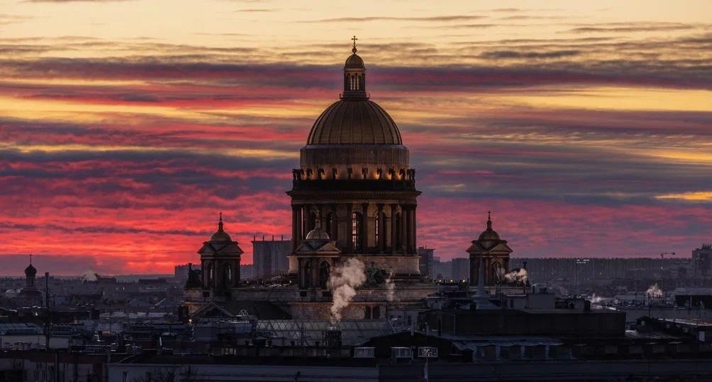 ФАСАДЫ, ХРАНЯЩИЕ ПАМЯТЬ О ГЕРОЯХ
