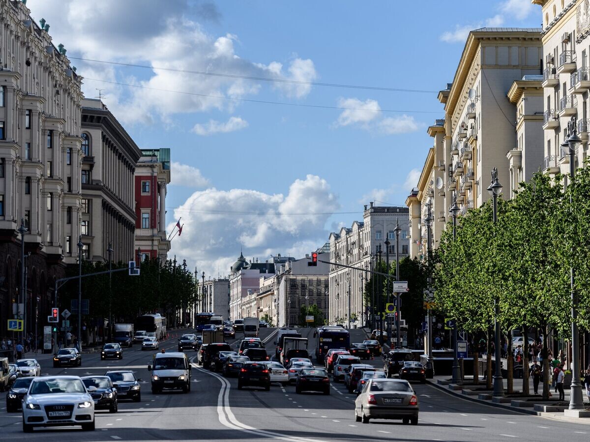    Автомобильное движение на Тверской улице в Москве | © РИА Новости / Евгения Новоженина