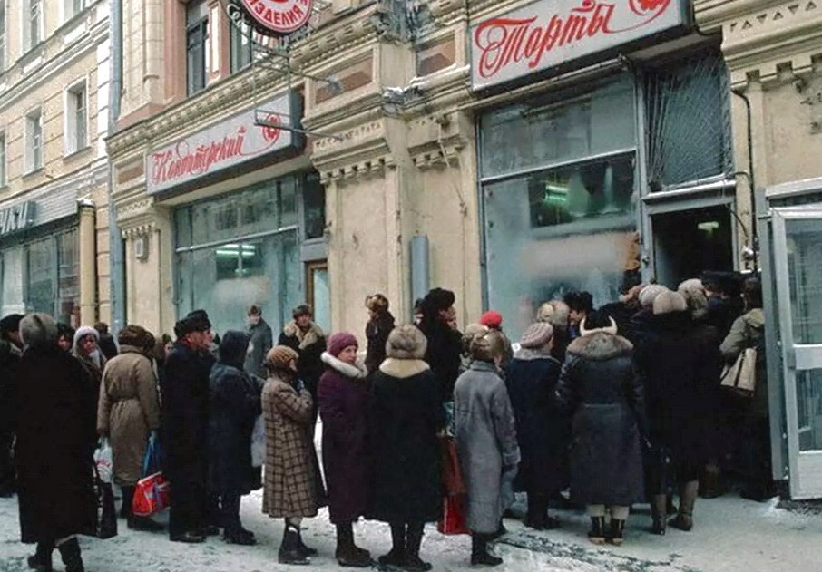 Кондитерский магазин в Столешниковом переулке.