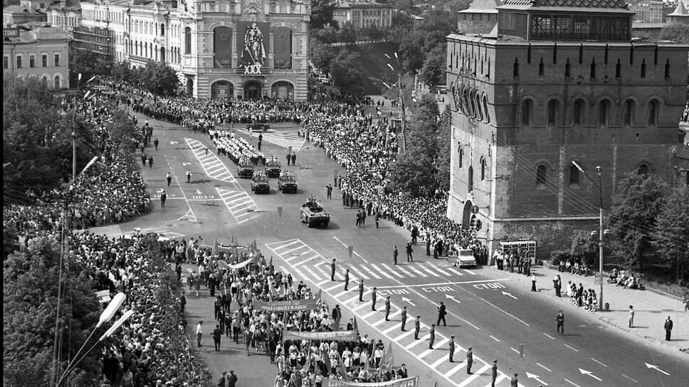 9 мая 1975 года. Парад в честь 30-летия Победы над фашистской Германией.📷Фото: Николай Мошков / Коммерсантъ