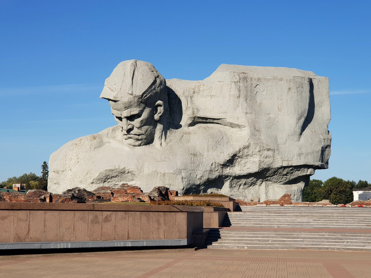 Монумент ,,Жажда" в Брестской крепости. Я была там вместе с мамой в 1984 году.