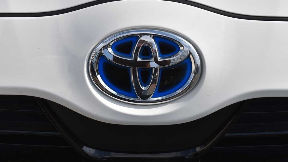 Китайский электромотор, японский кузов: Toyota bZ5 едет в РФ