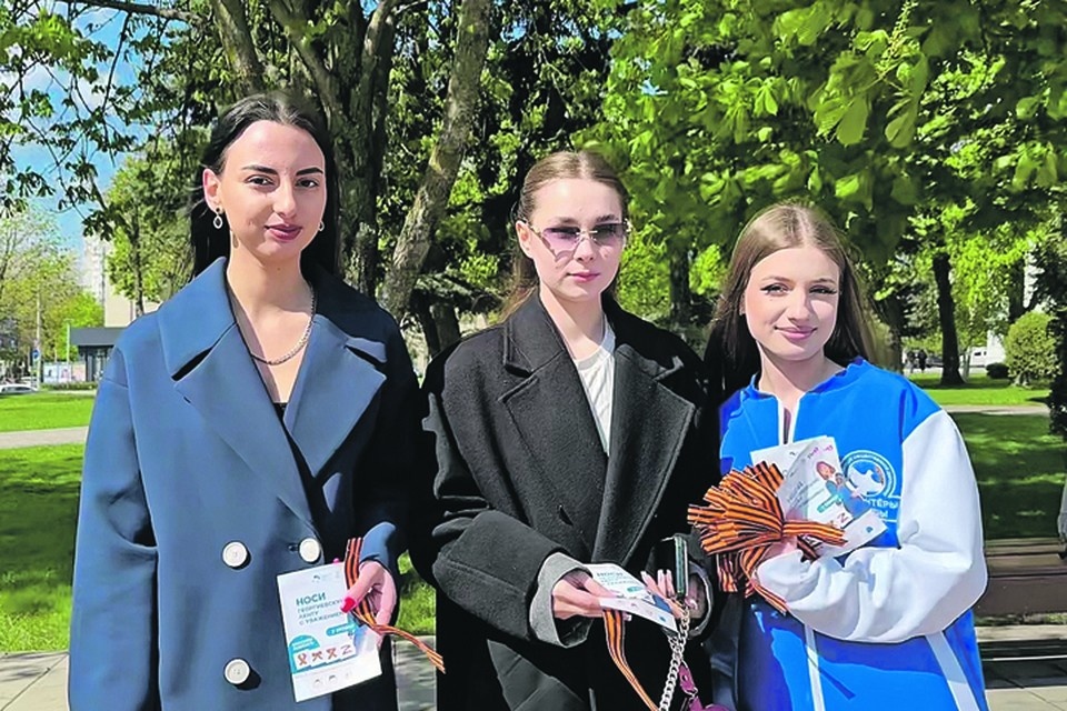    Активисты вручали георгиевские ленты всем желающим. «За!ТВ»