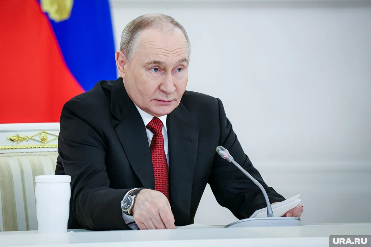     Президент России поздравил Патриарха Кирилла с Днем Победы