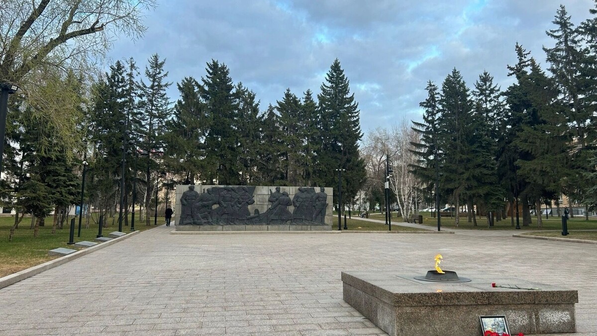    Мемориал в сквере имени Борцов Революции   gorod55.ru