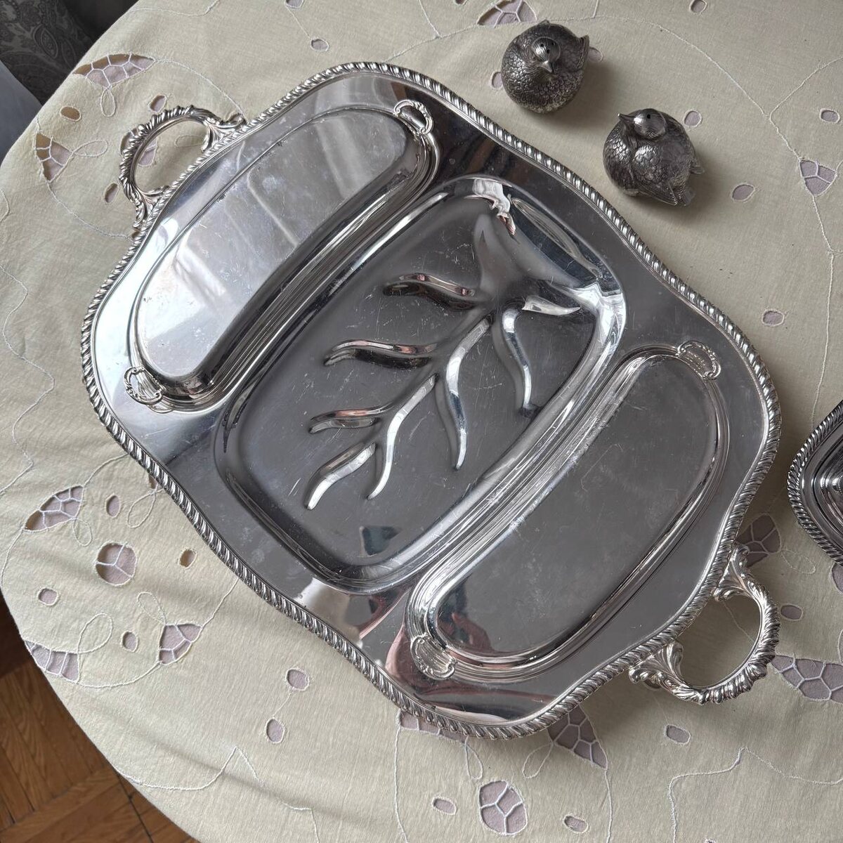 Редкий английский сервировочный поднос для мяса и дичи.