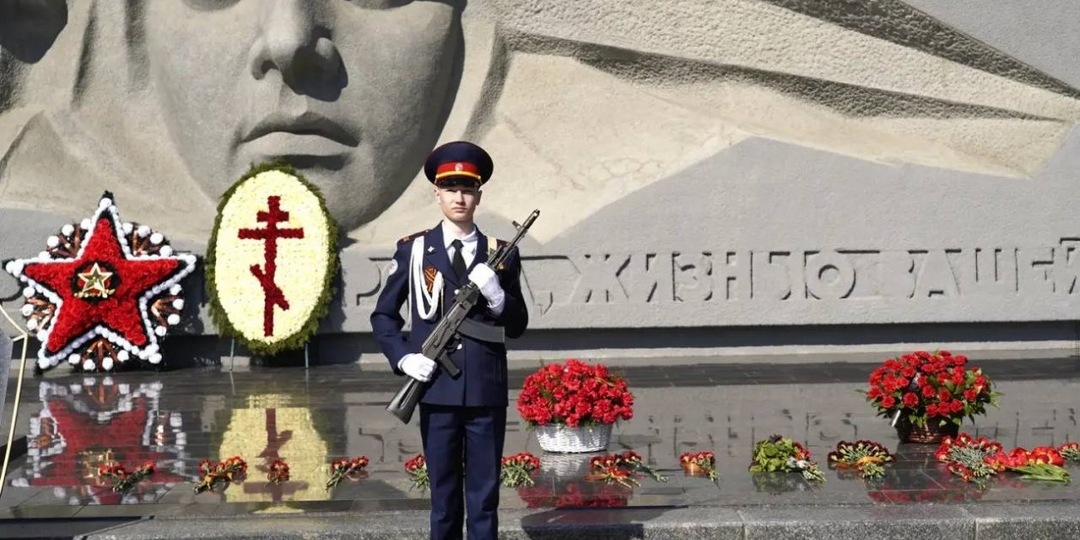 В Ставрополе у мемориала Вечная Слава почтили память героев, павших в годы ВОВ