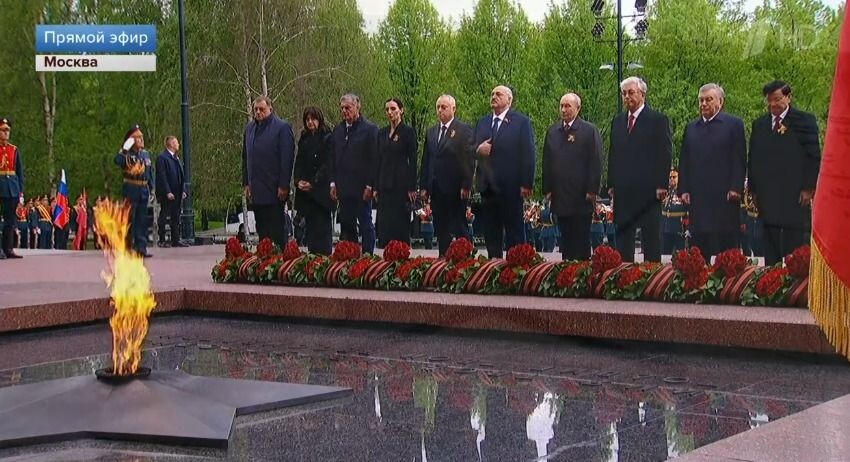 Путин возложил цветы к Могиле Неизвестного Солдата в Москве