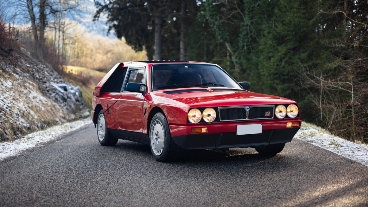Lancia Delta S4 Stradale