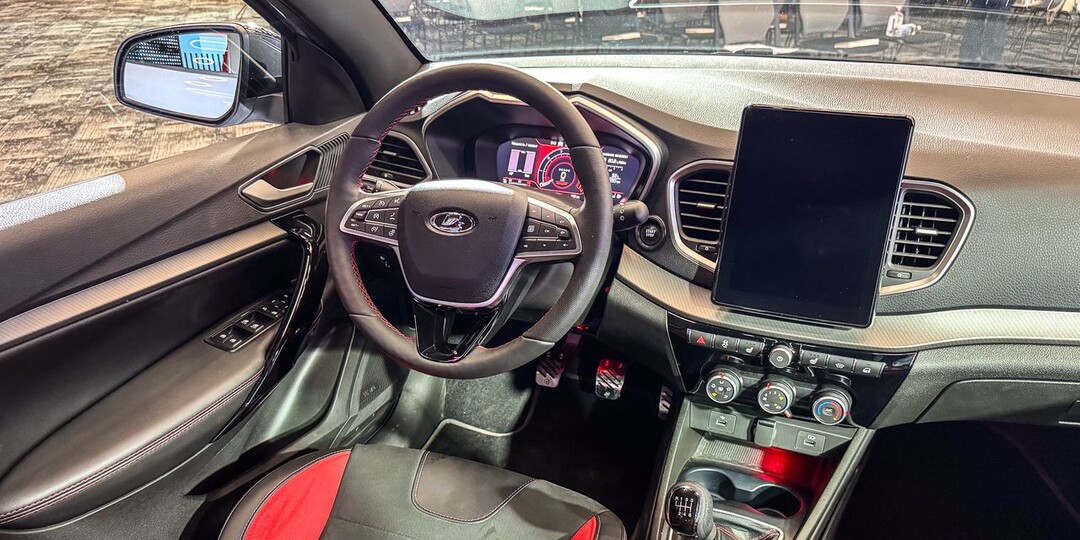 АвтоВАЗ: мульти-руль современных Lada Vesta имеет 14 кнопок и рычажков