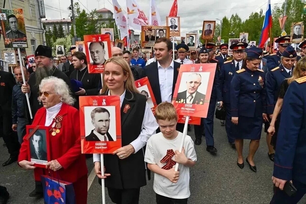    Бессмертный полк в Омске   Управление пресс-службы Губернатора и Правительства Омской области
