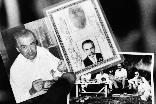 Фотографии и удостоверение личности, найденные в доме Йозефа Менгеле в Бразилии / AP   📷