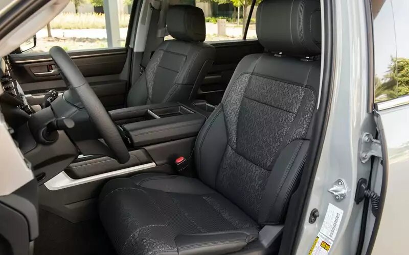 Интерьер Toyota Sequoia XK80📷
