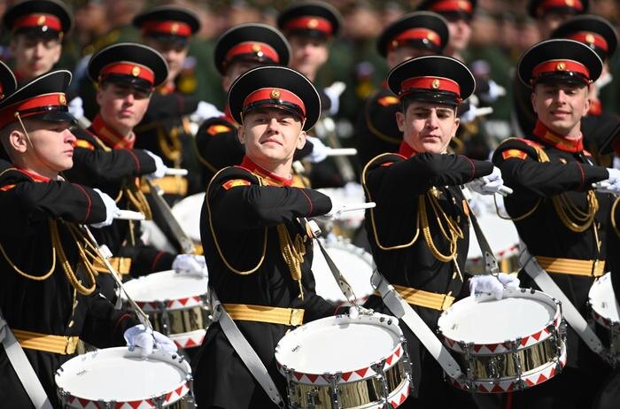 Военнослужащие на Параде Победы в Москве. Обложка © Life.ru