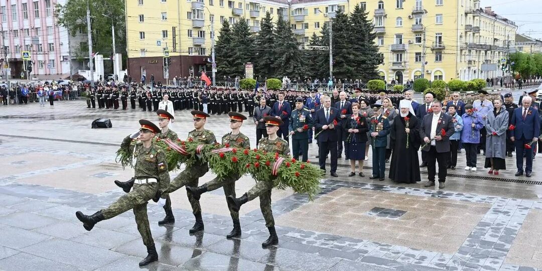 На площади Партизан в Брянске прошел митинг в честь Дня Победы