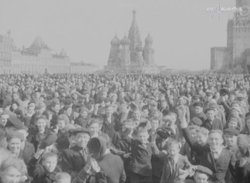 Кадр из киножурнала, опубликованного ниже