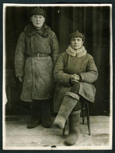 Армейские валенки 1930-х разнообразны по фасону и цвету - унификация только началась.