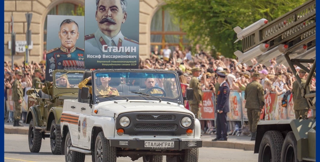 Иосиф Сталин появился на параде Победы в Волгограде