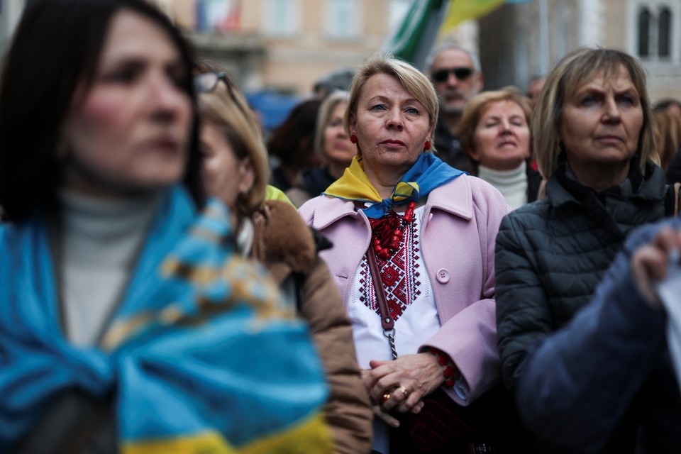    Немалая часть населения Украины уже строит свое будущее в Европе и они явно не ждут к себе Зеленского. REUTERS
