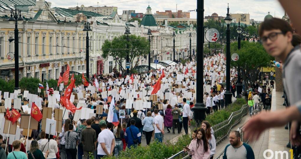 В колонне «Бессмертного полка» прошли 100 тысяч омичей