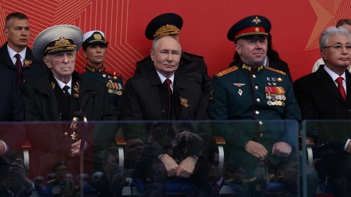    Рядом с президентом сидели ветераны ВОВ и СВО   kremlin.ru