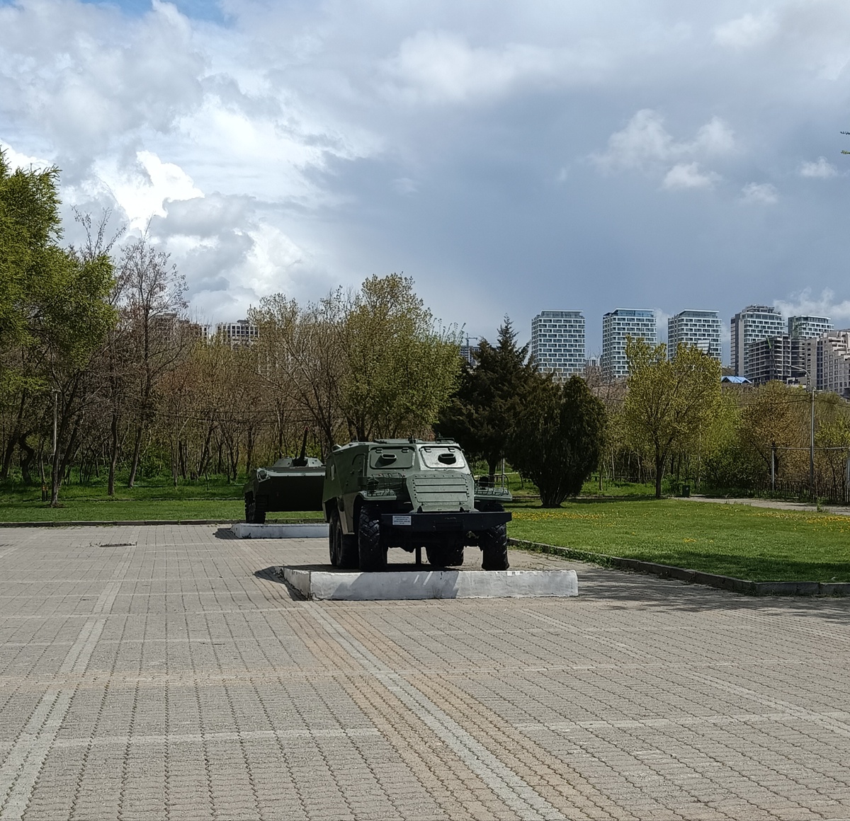 Военная техника в парке