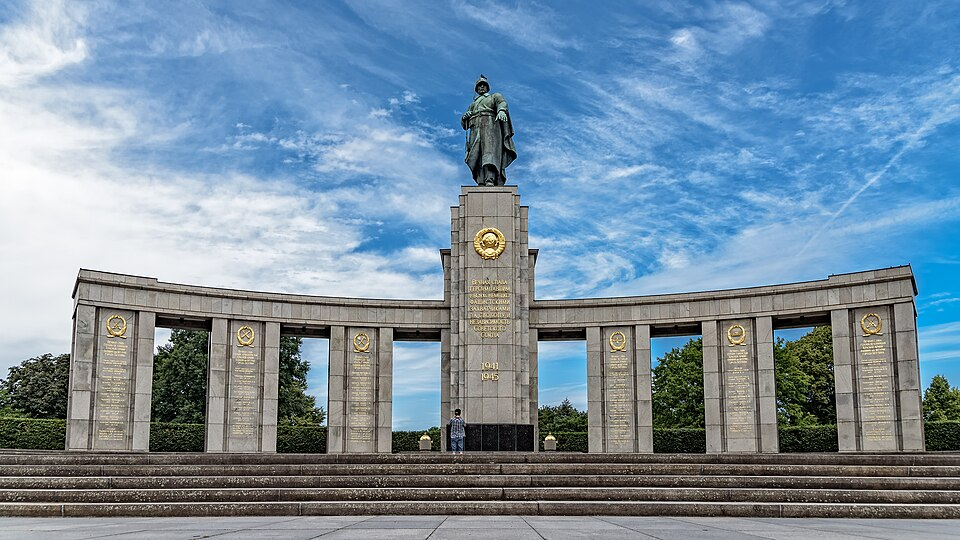 Мемориал павшим советским воинам в Тиргартене, Берлин