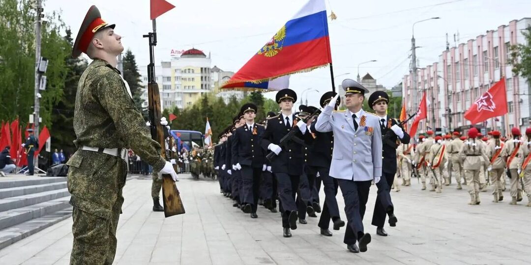 В Брянске прошёл торжественный марш к 9 Мая
