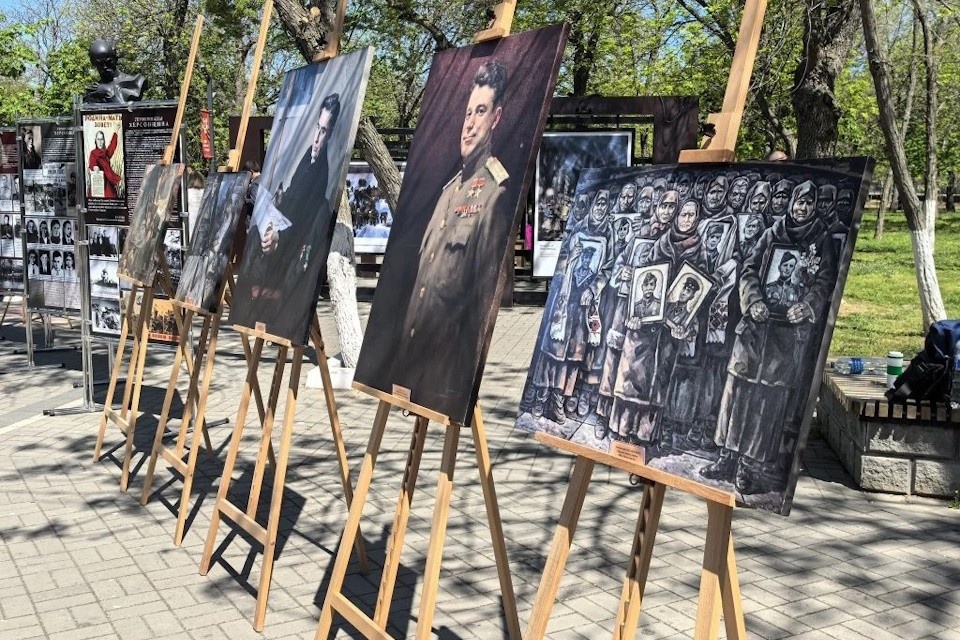    На выставке представлены картины из коллекции областного музея Фото: министерство культуры ХО