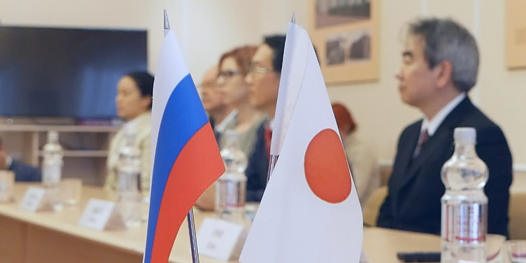 Япония идет на поклон к Кремлю? Зачем делегация Mitsubishi и Mitsui летит в Россию в мае 2026 года: нефтяной кризис и санкционный тупик